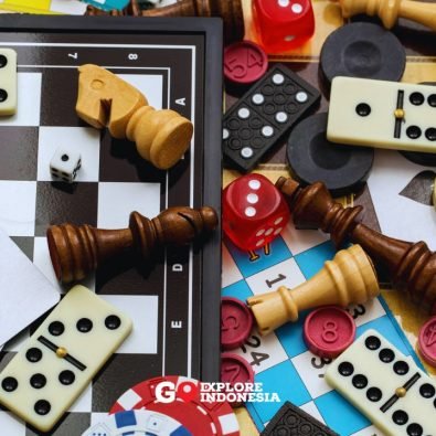 Area board game di Pulau Sepa dengan berbagai permainan meja untuk hiburan keluarga dan wisatawan di resort.