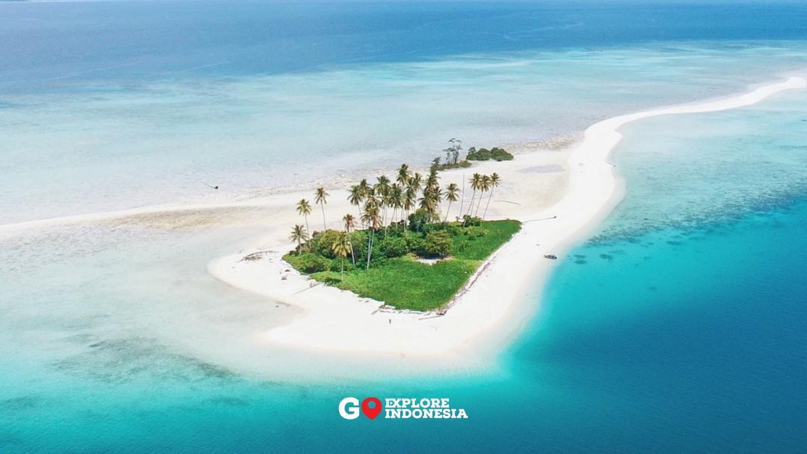 Pemandangan estetik Pulau Manimbora yang dijuluki Pulau SpongeBob di Berau Kalimantan Timur